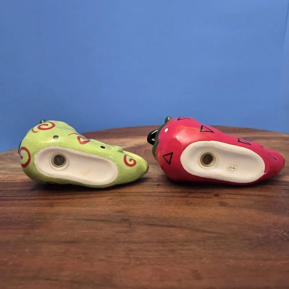 VTG Ceramic Hot Chile Peppers Salt and Pepper Shakers Novelty Set Red Lime Green